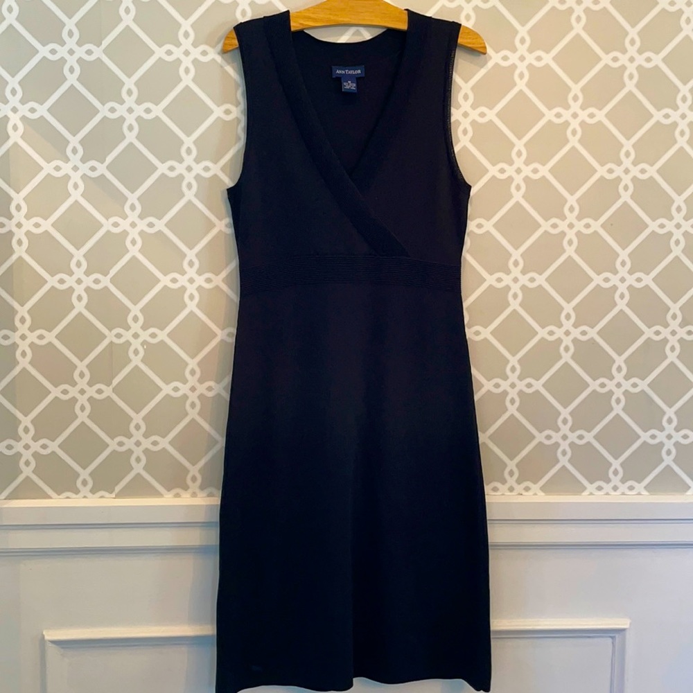 Ann Taylor Black V-Neck Midi Bodycon dress Medium